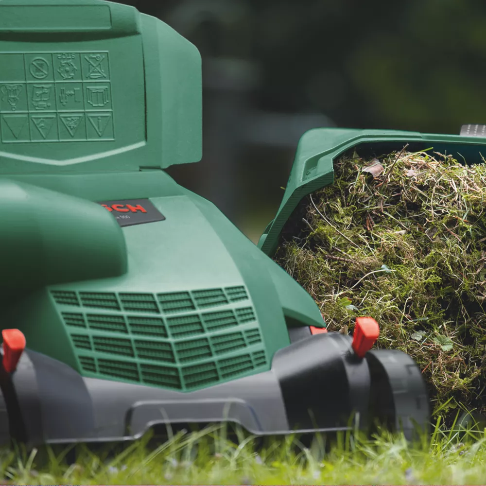 Bosch UniversalRake 900 32cm 900W Lawnraker 240V 5 Bosch UniversalRake 900 32cm 900W Lawnraker 240V - Image 3