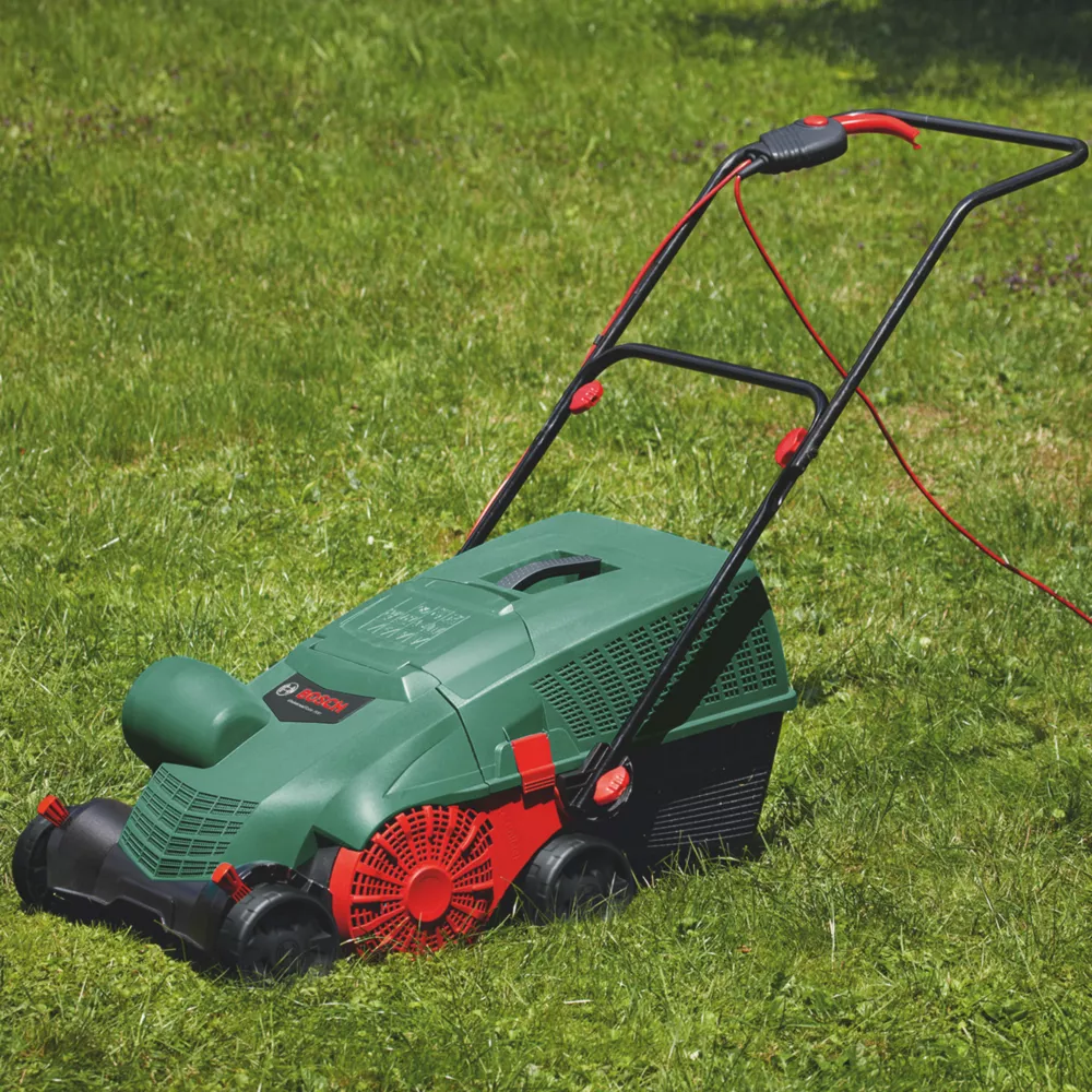 Bosch UniversalRake 900 32cm 900W Lawnraker 240V 6 Bosch UniversalRake 900 32cm 900W Lawnraker 240V - Image 4