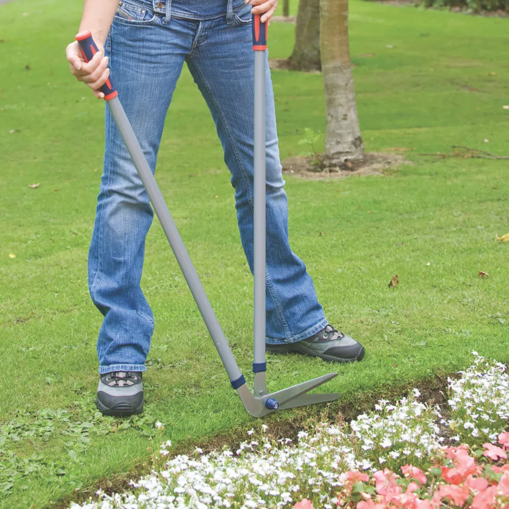 Spear & Jackson Razorsharp Pendulum Edging Shears 40 1/2" (1030mm) 4 Spear & Jackson Razorsharp Pendulum Edging Shears 40 1/2" (1030mm) - Image 2