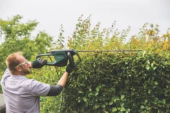 Bosch AdvancedHedgeCut 65 65cm 500W 240V Corded Brushless Hedge Trimmer -Garden Tools 688KV A3