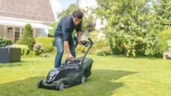 Bosch AdvancedRotak 36-650 36V 1 X 4.0Ah Li-Ion Brushless Cordless 40cm Lawn Mower 10 Bosch AdvancedRotak 36-650 36V 1 X 4.0Ah Li-Ion Brushless Cordless 40cm Lawn Mower -Garden Tools 710PR A3