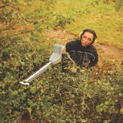 Titan TTB826HDC 50cm 550W 230V Corded Pole Hedge Trimmer -Garden Tools 955PT A2